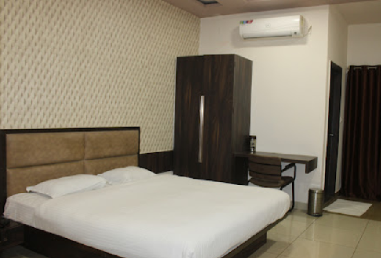 Hotel Vedantam   Best Hotel  Restaurants  Banquet Hall In Guna | Deluxe Room 